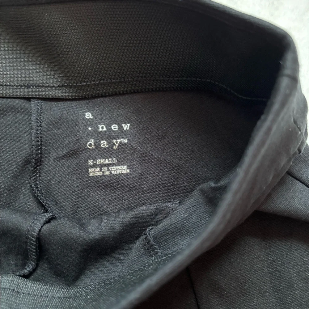 a new day Thick Black Leggings w/ Front Pleating and Ankle Zippers NWOT Size XS - Picture 3 of 6